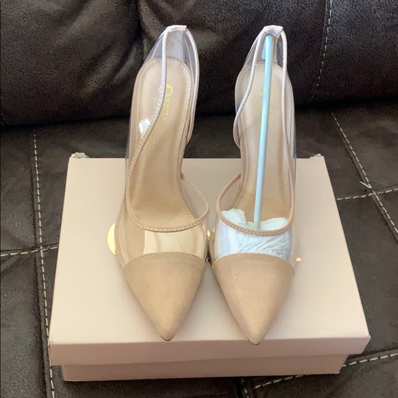 Heels - Picture 3 of 3